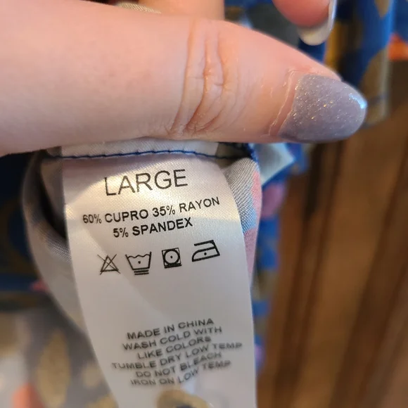 Taylor Tillman Madison Floral Crop Button Down Blouse-NWT - Picture 7 of 7